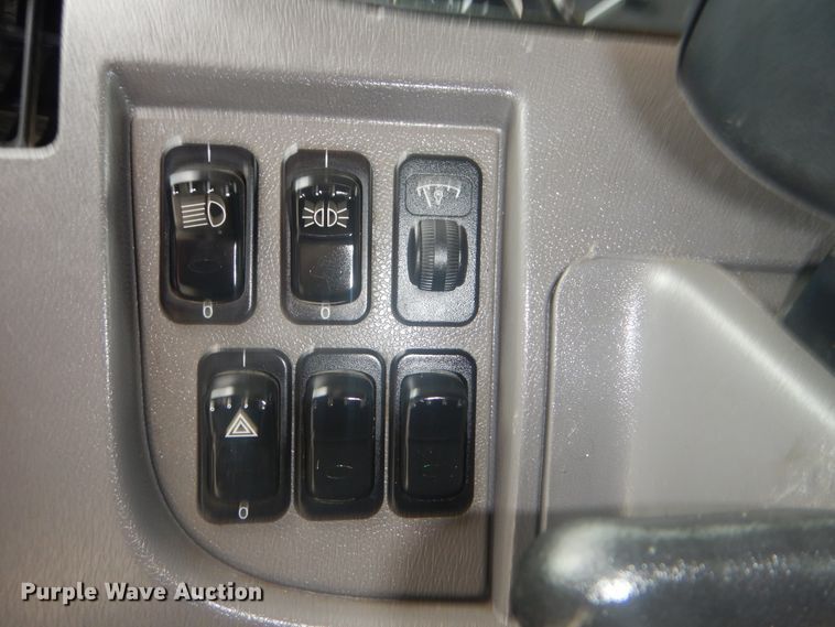 image for item GM9059 2012 Peterbilt 337  tire service truck