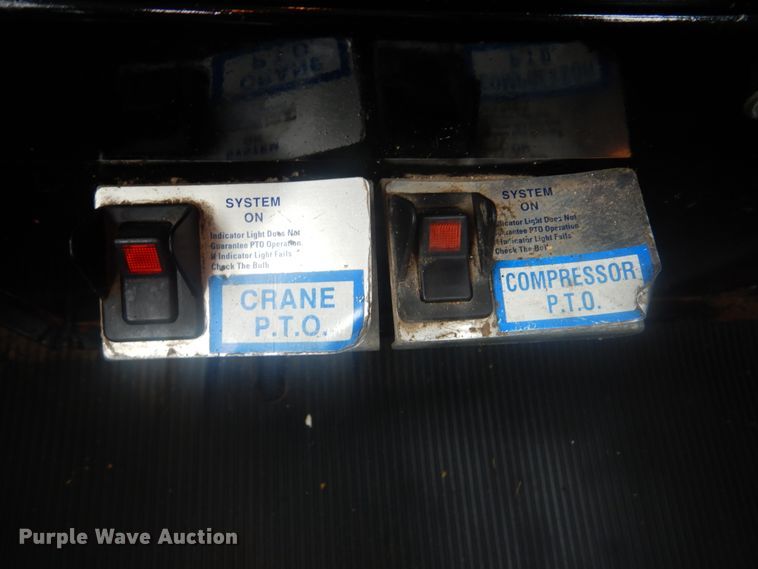 image for item GM9059 2012 Peterbilt 337  tire service truck