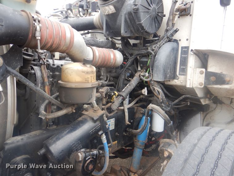 image for item GM9059 2012 Peterbilt 337  tire service truck