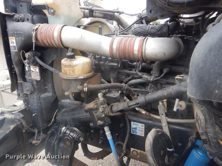 image for item GM9059 2012 Peterbilt 337  tire service truck