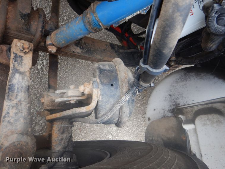 image for item GM9059 2012 Peterbilt 337  tire service truck