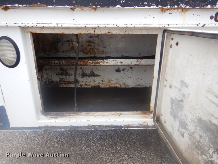 image for item GM9059 2012 Peterbilt 337  tire service truck