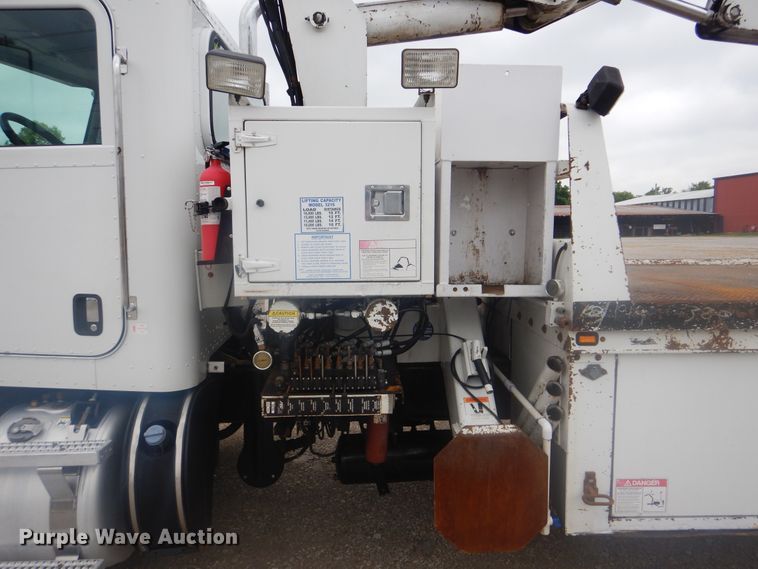 image for item GM9059 2012 Peterbilt 337  tire service truck