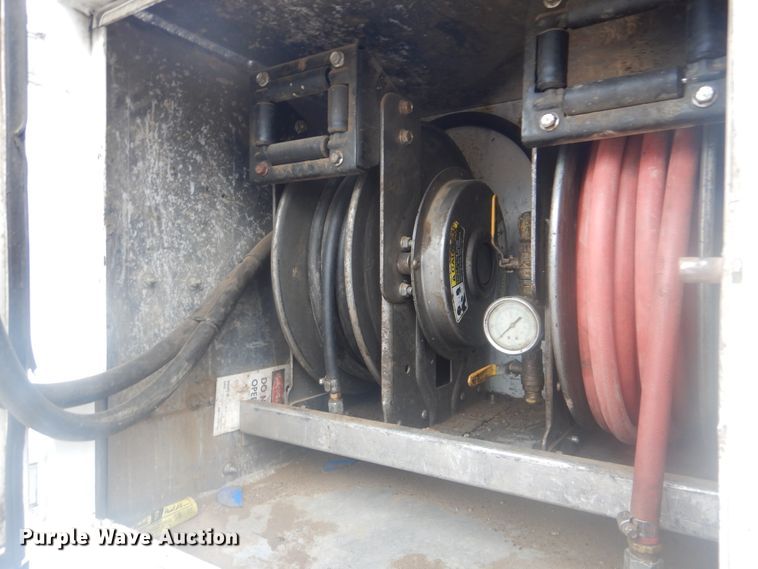 image for item GM9059 2012 Peterbilt 337  tire service truck