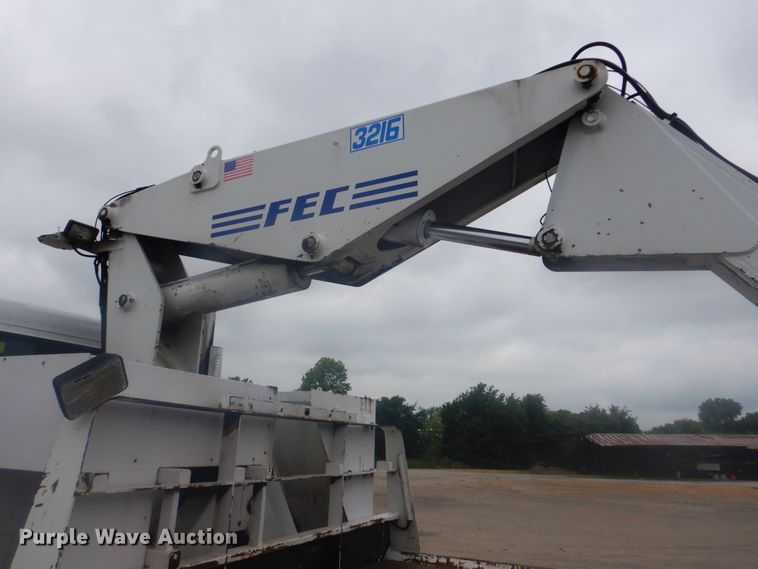 image for item GM9059 2012 Peterbilt 337  tire service truck