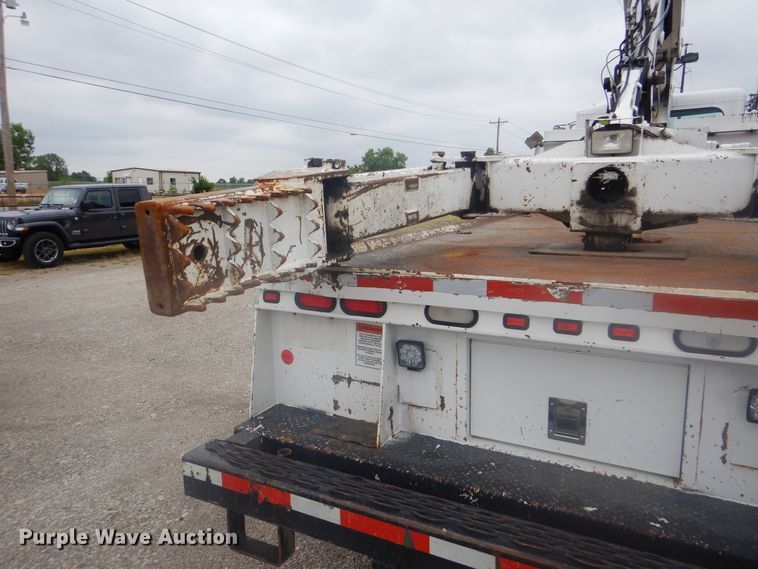 image for item GM9059 2012 Peterbilt 337  tire service truck