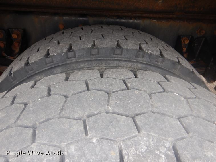 image for item GM9059 2012 Peterbilt 337  tire service truck