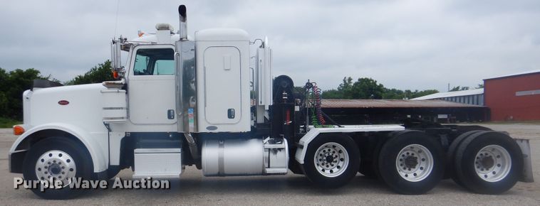 image for item GM9060 2005 Peterbilt 378  semi truck