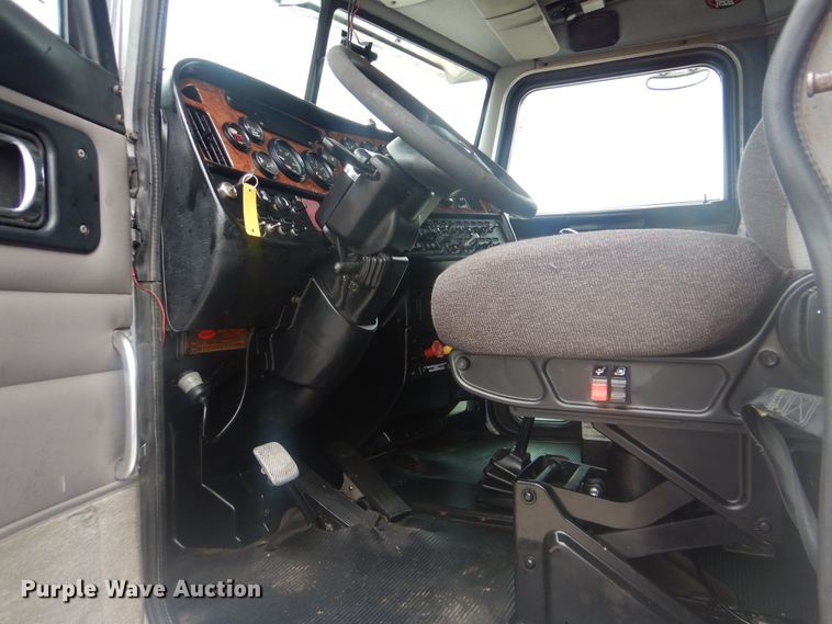 image for item GM9060 2005 Peterbilt 378  semi truck