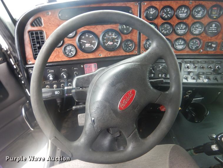 image for item GM9060 2005 Peterbilt 378  semi truck