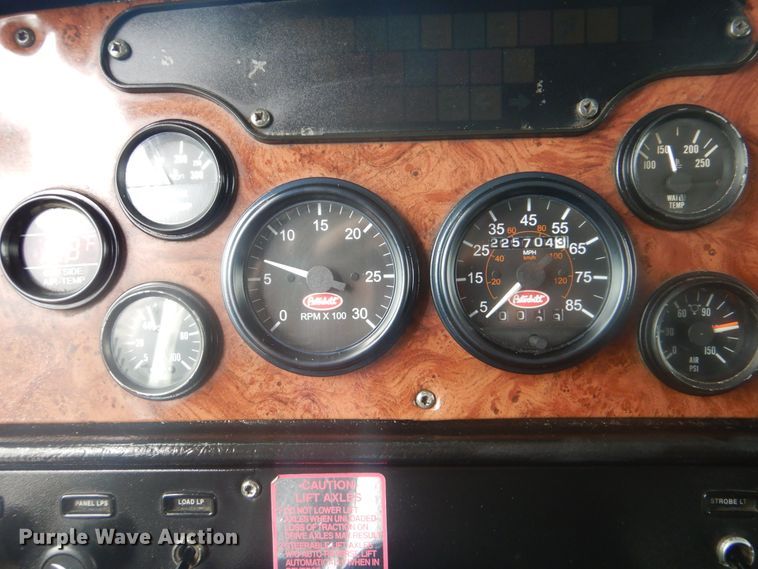 image for item GM9060 2005 Peterbilt 378  semi truck