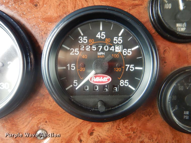 image for item GM9060 2005 Peterbilt 378  semi truck