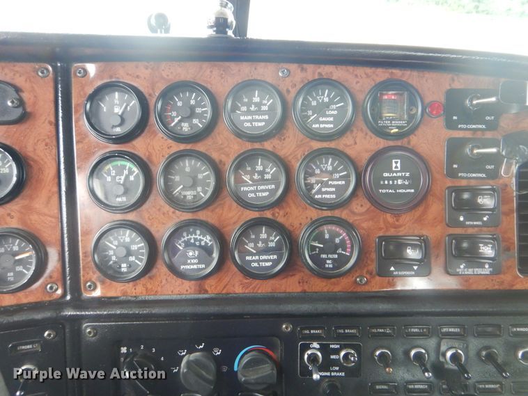 image for item GM9060 2005 Peterbilt 378  semi truck