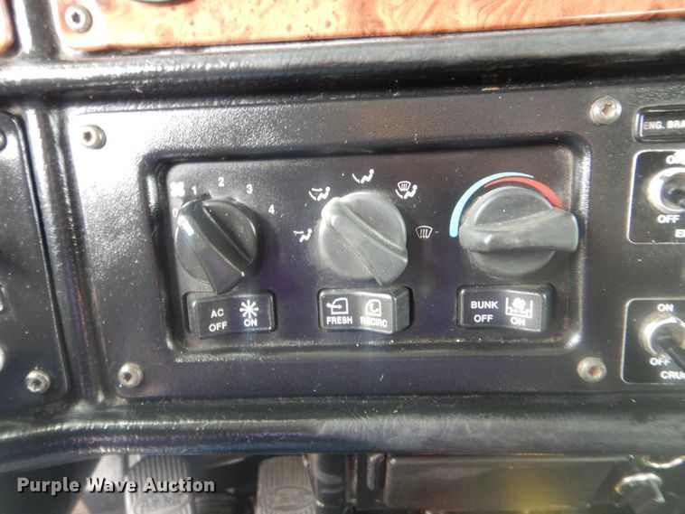 image for item GM9060 2005 Peterbilt 378  semi truck