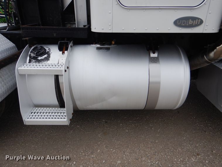 image for item GM9060 2005 Peterbilt 378  semi truck