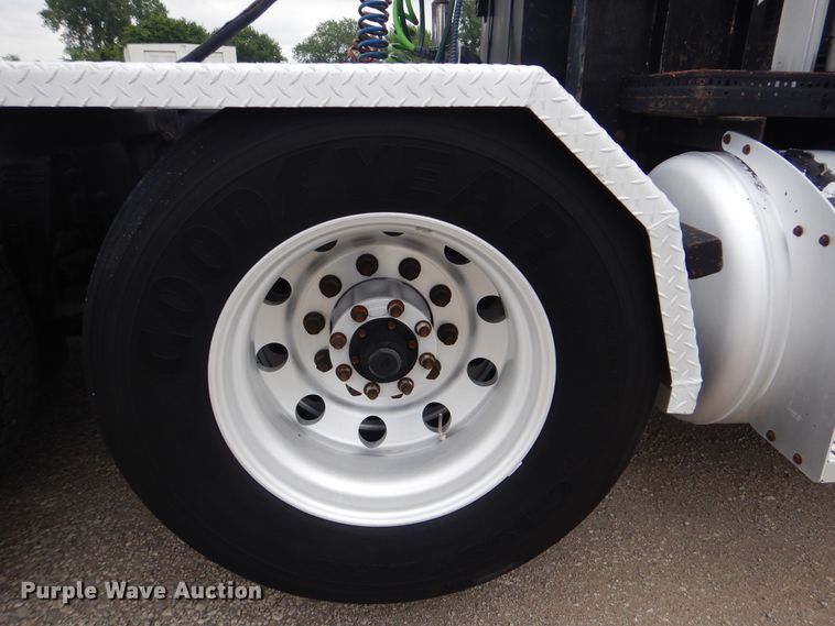 image for item GM9060 2005 Peterbilt 378  semi truck