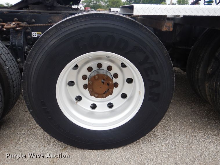 image for item GM9060 2005 Peterbilt 378  semi truck