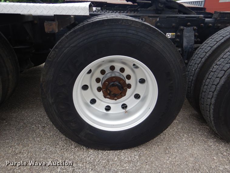 image for item GM9060 2005 Peterbilt 378  semi truck