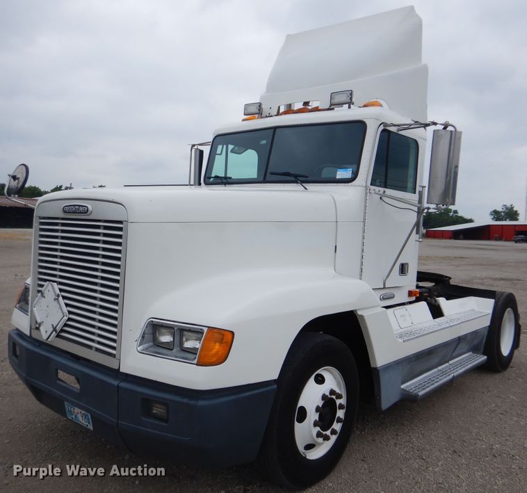 image for item GM9062 1998 Freightliner FLD  semi truck