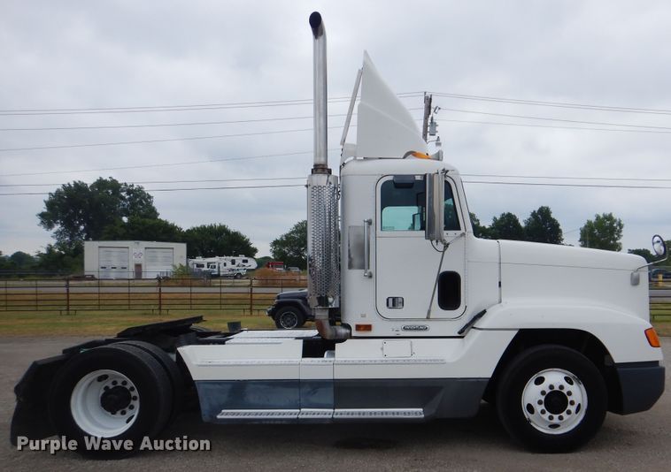 image for item GM9062 1998 Freightliner FLD  semi truck