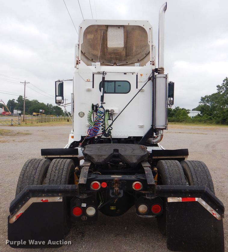 image for item GM9062 1998 Freightliner FLD  semi truck