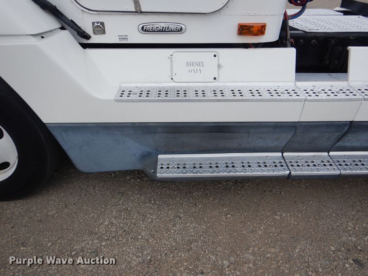 image for item GM9062 1998 Freightliner FLD  semi truck