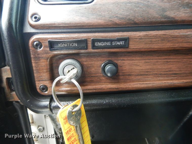 image for item GM9062 1998 Freightliner FLD  semi truck