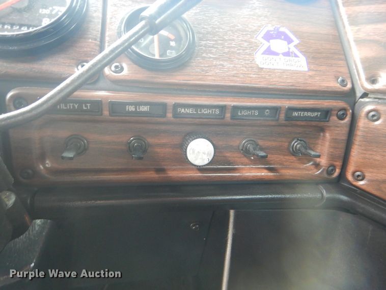 image for item GM9062 1998 Freightliner FLD  semi truck