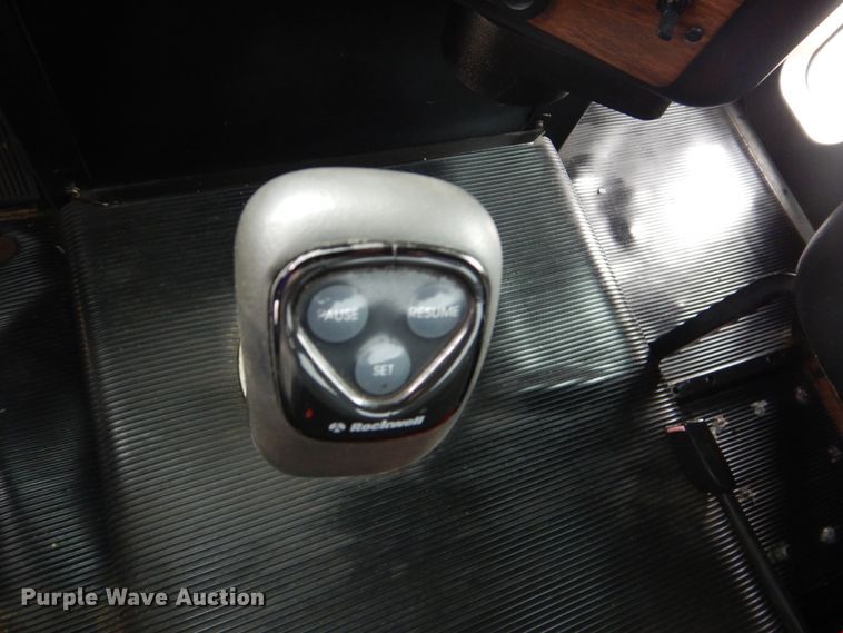 image for item GM9062 1998 Freightliner FLD  semi truck