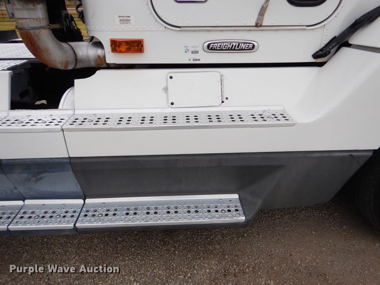 image for item GM9062 1998 Freightliner FLD  semi truck