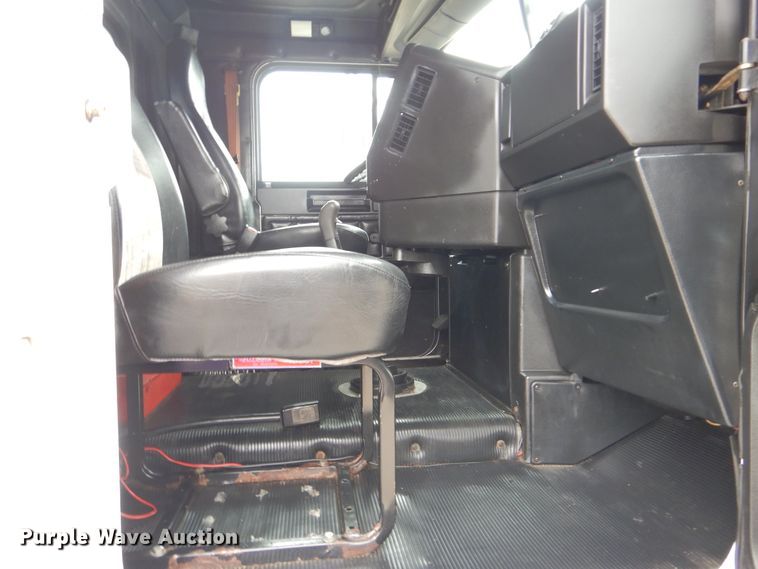 image for item GM9062 1998 Freightliner FLD  semi truck