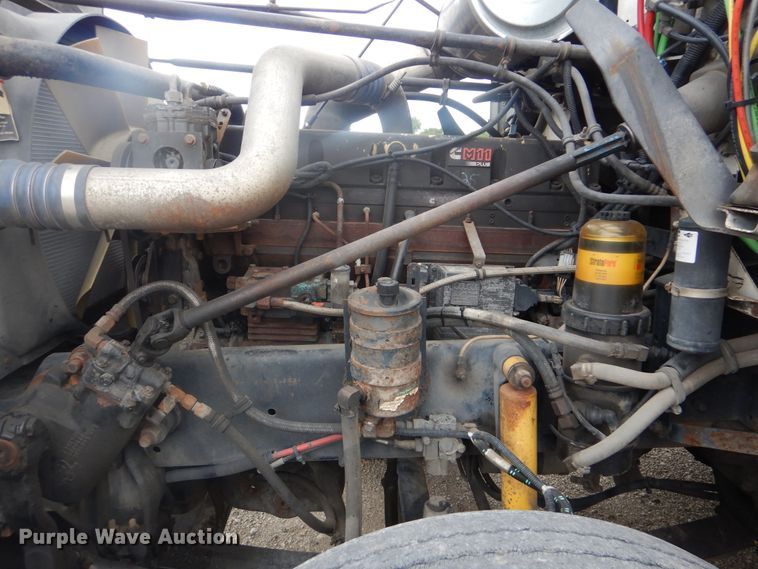 image for item GM9062 1998 Freightliner FLD  semi truck