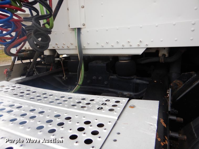 image for item GM9062 1998 Freightliner FLD  semi truck