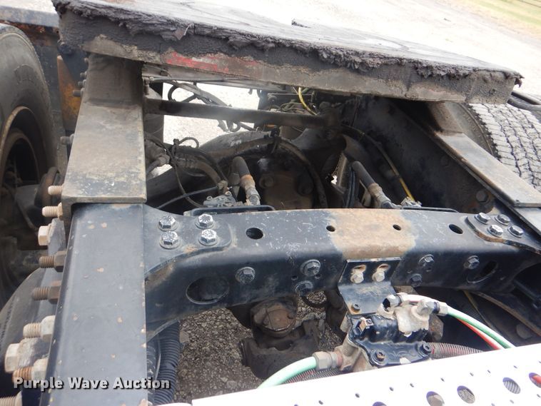 image for item GM9062 1998 Freightliner FLD  semi truck