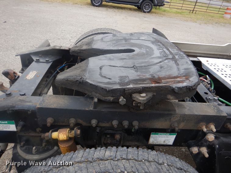 image for item GM9062 1998 Freightliner FLD  semi truck