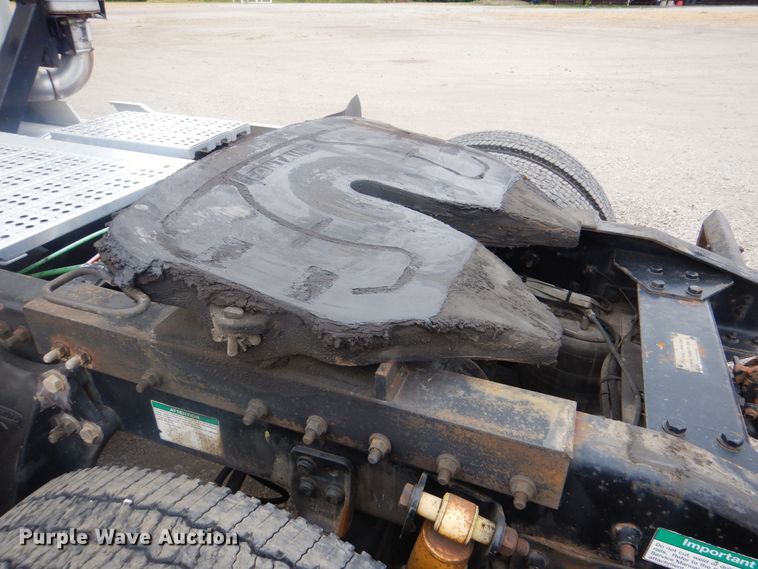 image for item GM9062 1998 Freightliner FLD  semi truck