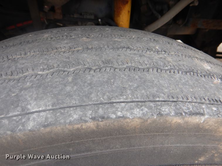 image for item GM9062 1998 Freightliner FLD  semi truck