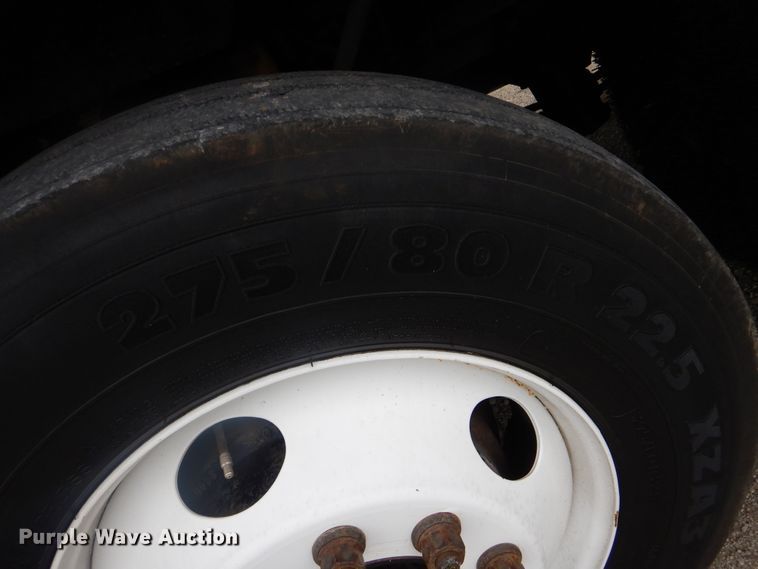 image for item GM9062 1998 Freightliner FLD  semi truck