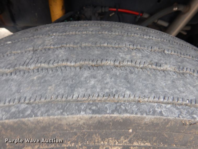 image for item GM9062 1998 Freightliner FLD  semi truck