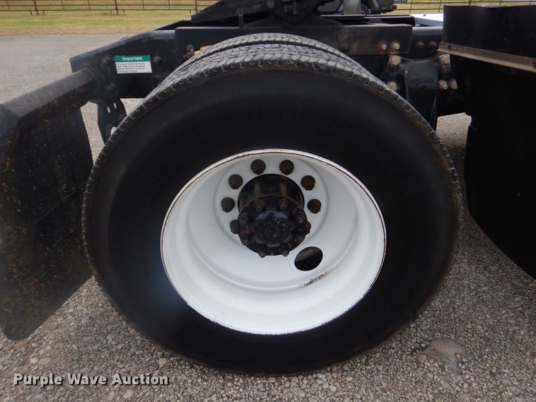 image for item GM9062 1998 Freightliner FLD  semi truck