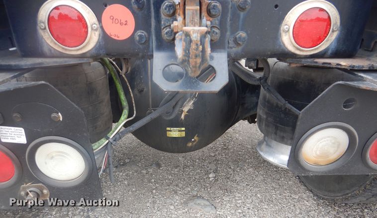 image for item GM9062 1998 Freightliner FLD  semi truck