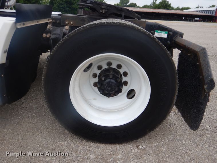 image for item GM9062 1998 Freightliner FLD  semi truck