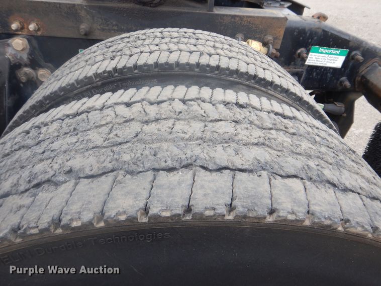 image for item GM9062 1998 Freightliner FLD  semi truck