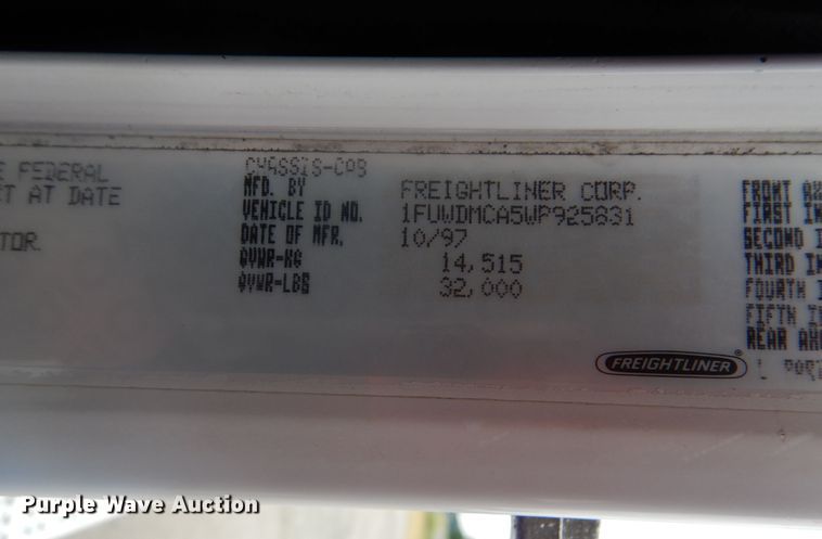 image for item GM9062 1998 Freightliner FLD  semi truck