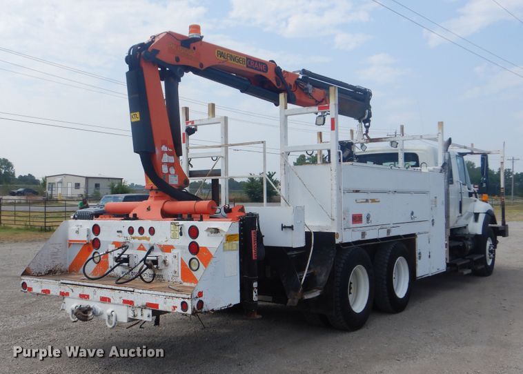 image for item GM9069 2008 International 7500  crane truck