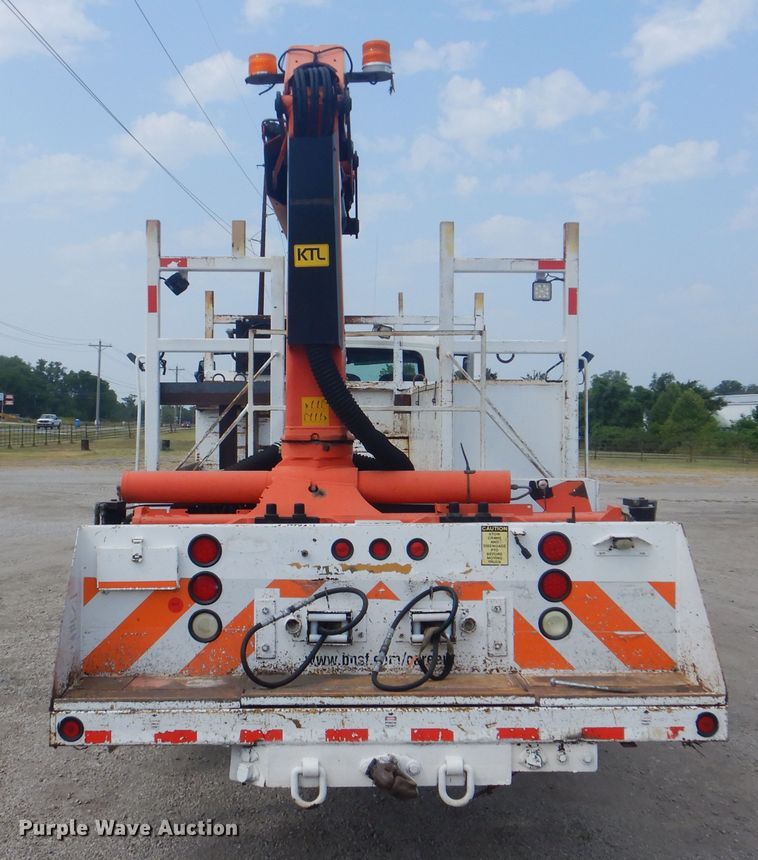 image for item GM9069 2008 International 7500  crane truck