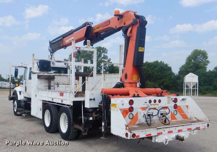 image for item GM9069 2008 International 7500  crane truck