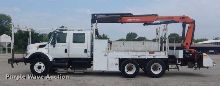 image for item GM9069 2008 International 7500  crane truck