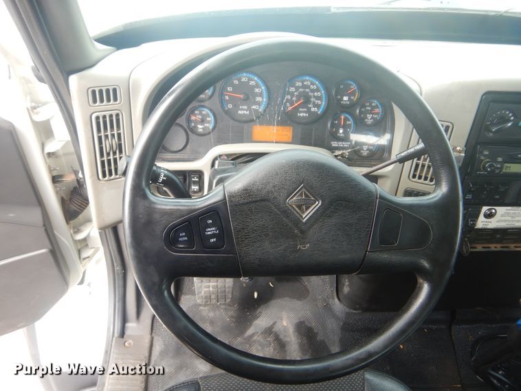 image for item GM9069 2008 International 7500  crane truck