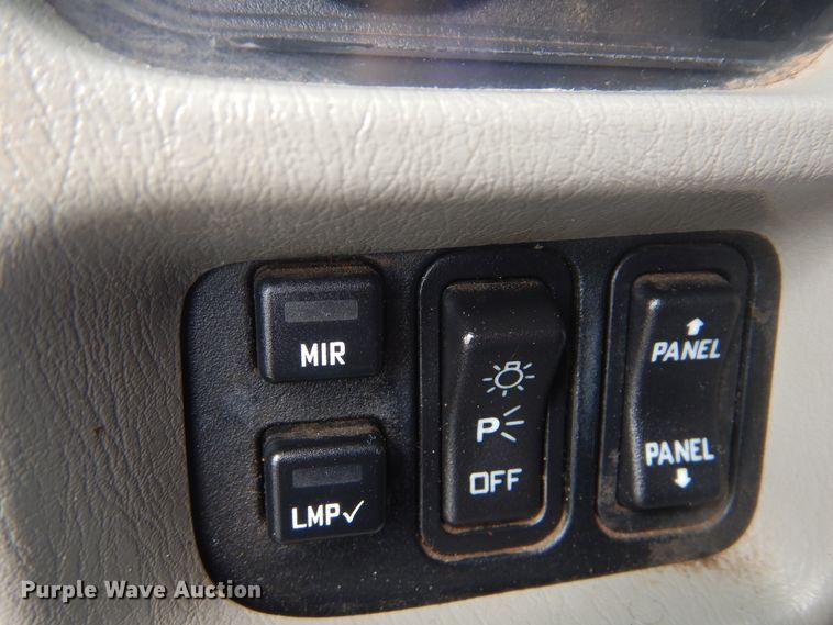 image for item GM9069 2008 International 7500  crane truck